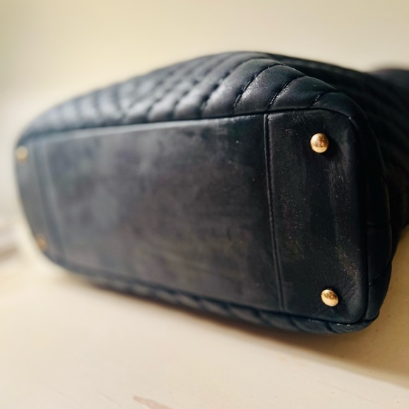 Chanel Tote Surpique CC Charm Large Chevron Iridescent Black - Picture 3 of 13